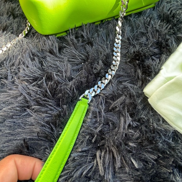 BURBERRY Small Lola Shoulder Chain Bag green - Picture 10 of 12